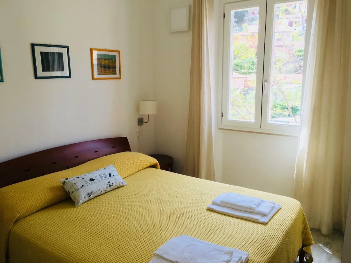 Saraceno Appartamenti Giglio Porto Apartment