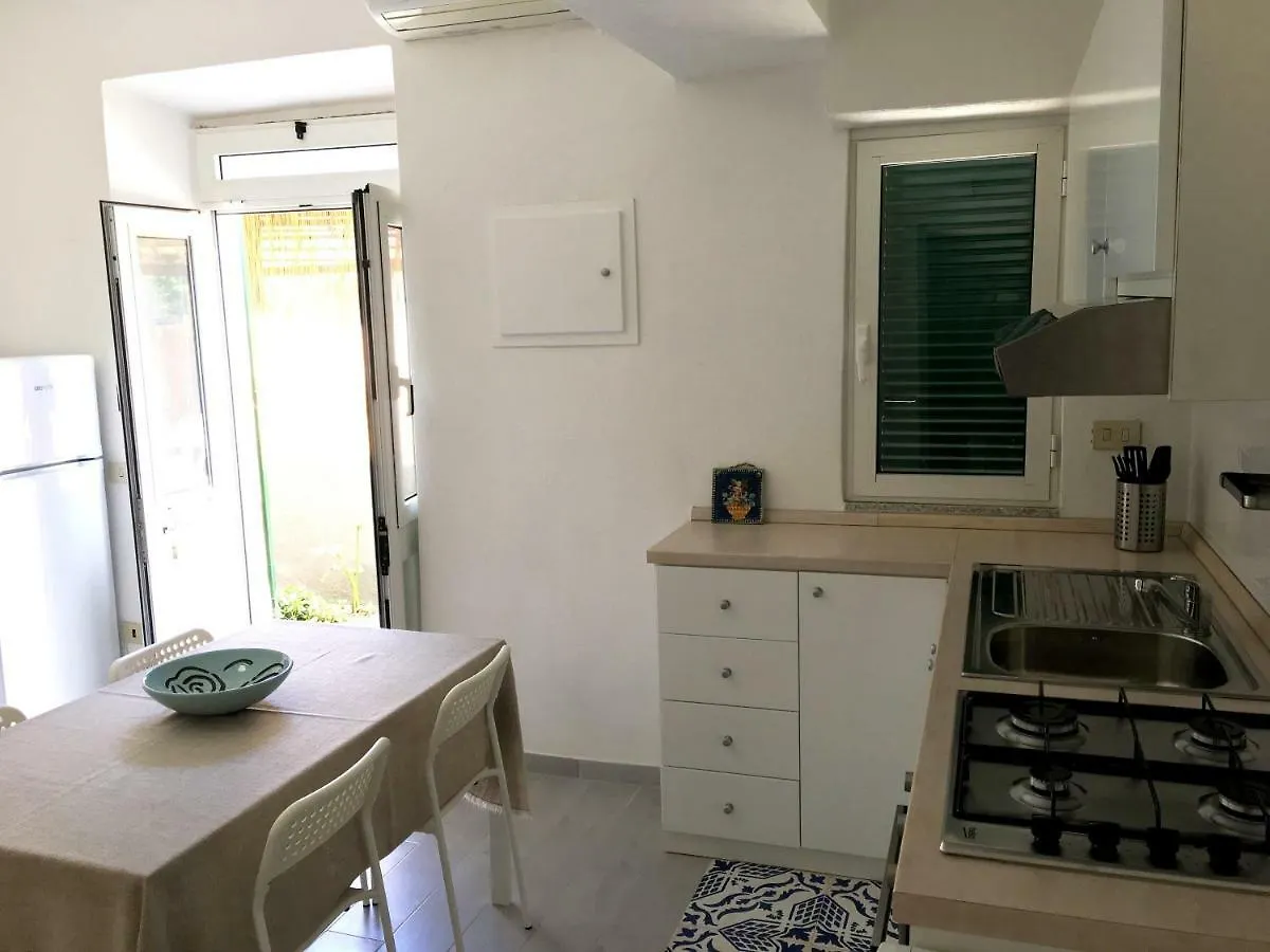 Saraceno Appartamenti Giglio Porto Apartment