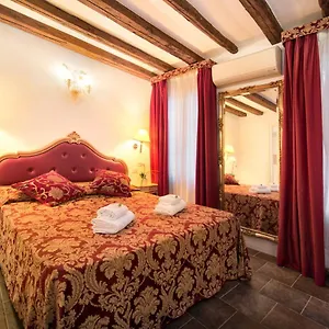 ca-del-gallo.hotelinveneto.com/
